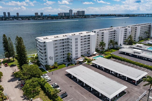 Building Photo - 501 Lake Shore Dr
