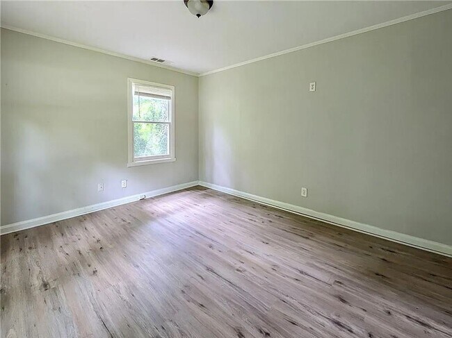 Building Photo - Charming Family Home | 3-4 Bedrooms | Large Yard | Convenient Location