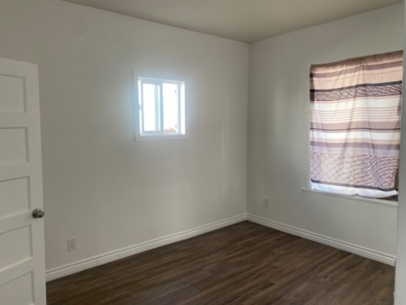 Building Photo - 1616 E 87th St