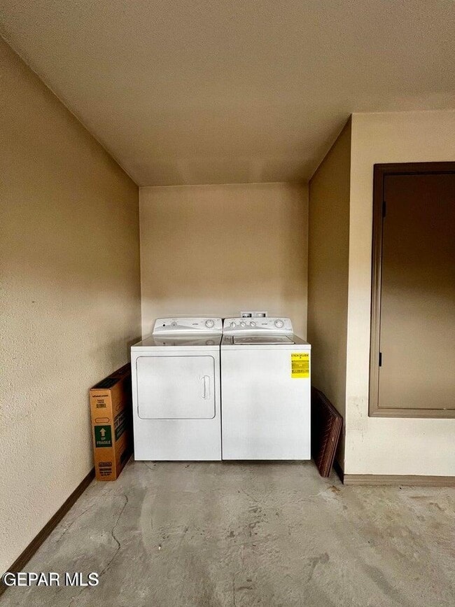 Building Photo - 12777 Tre Maximiliano Ave