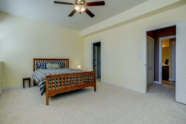 Building Photo - Beautiful Home in Gated Community