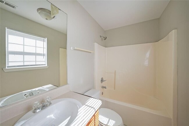 Building Photo - 703 Stonehaven Cir