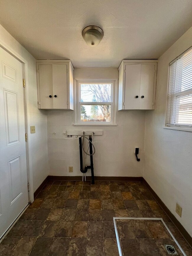 Building Photo - c1604