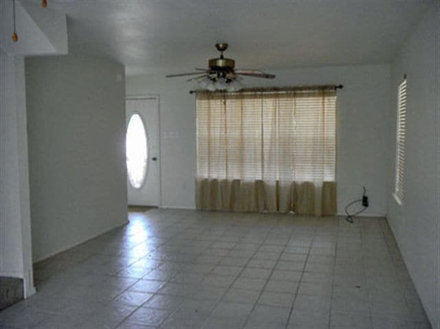 Building Photo - 622 Lisa Dr