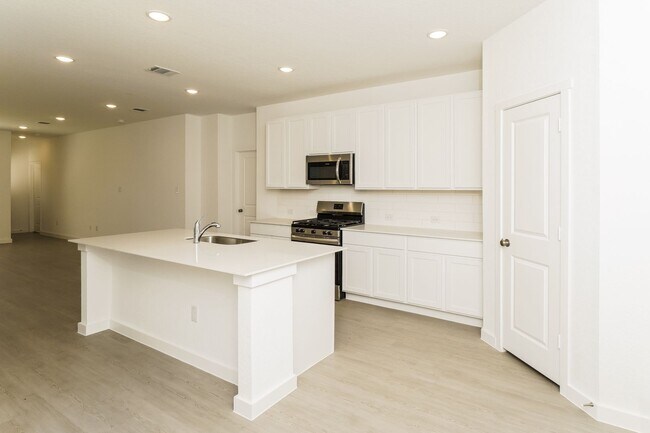 Building Photo - 11714 Carolina Rose