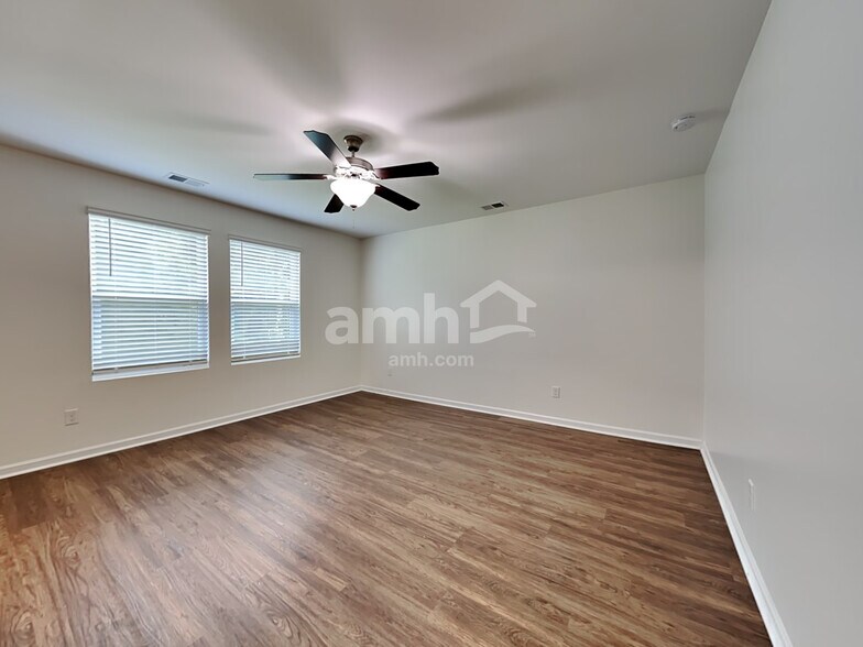 Building Photo - 126 Orion Way