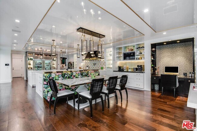 Building Photo - 1445 Vía Cresta