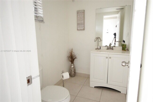 Building Photo - 1591 NE Miami Gardens Dr