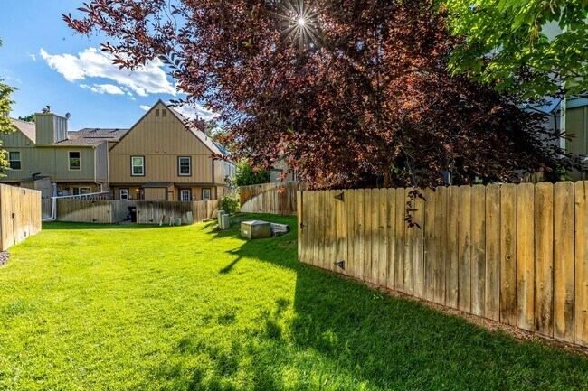 Building Photo - 8066 S Columbine Ct