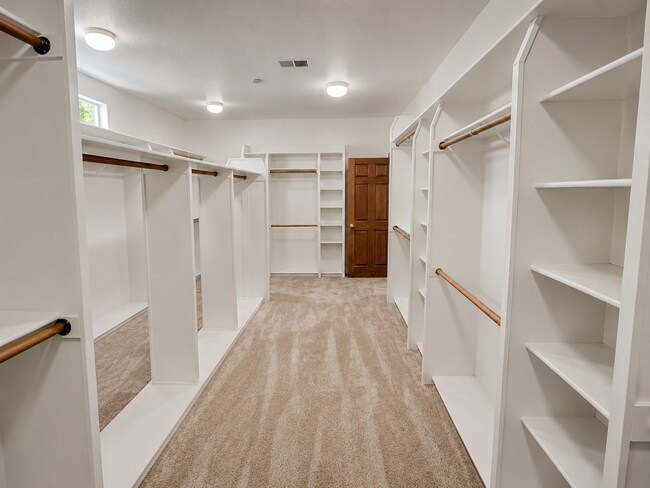 Building Photo - 482 W Palm Dr