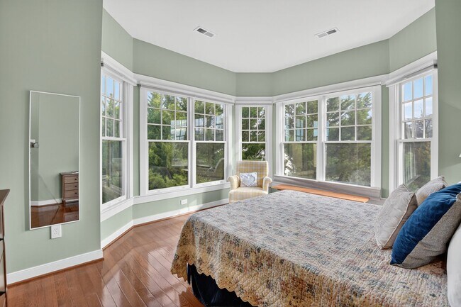 Building Photo - 2601 Hume Dr