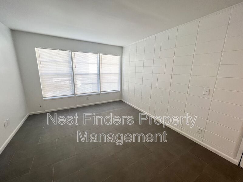 Building Photo - 1318 Sydney Pl