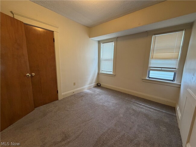 Building Photo - 1605 Larchmont Ave
