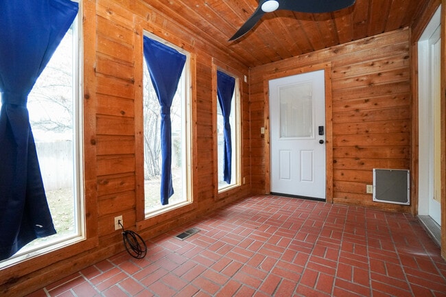 Building Photo - 2569 Camden Ln