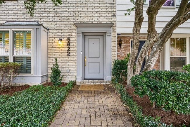 Building Photo - 5822 Doliver Dr