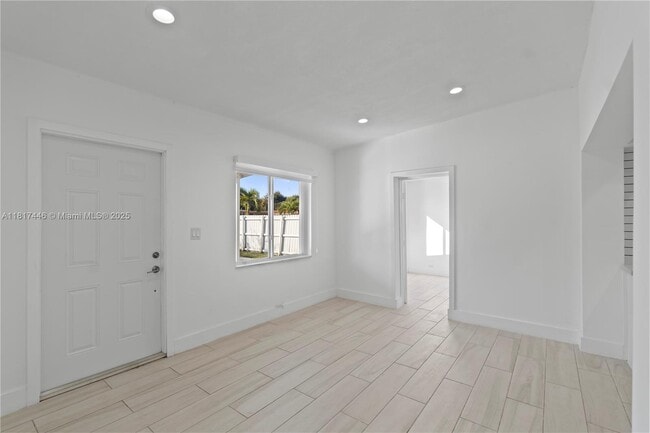 Building Photo - 641 E 44th St