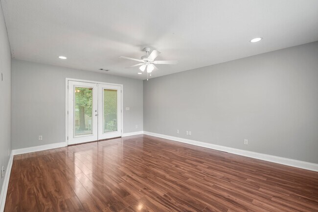 Building Photo - 6204 Perry Ave