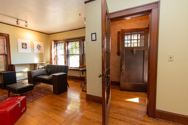 Building Photo - 1645 Kentucky St