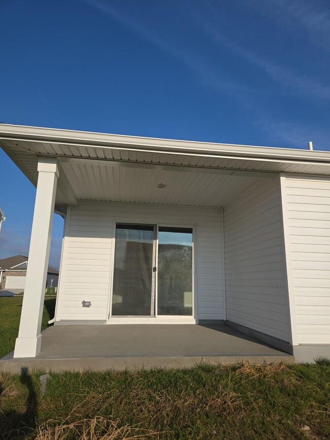 Building Photo - Brand new 4 bed 2 bath house with everything!