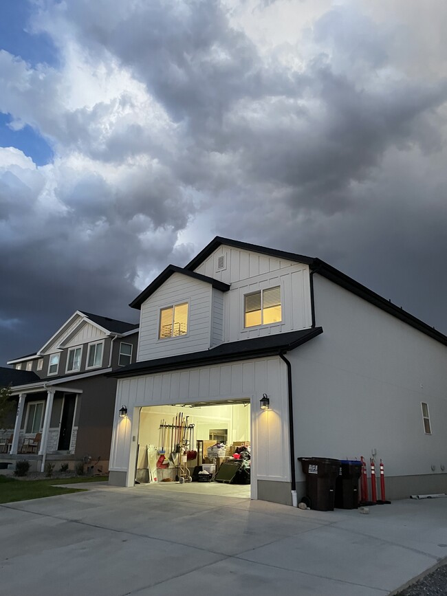 Primary Photo - 3462 Willy Wy