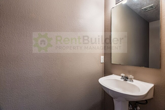 Building Photo - THIS ONE WILL GO FAST!