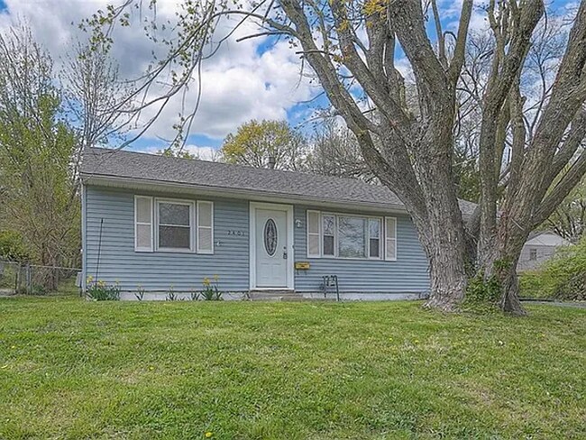 Building Photo - Updated 3 Bedroom Ranch