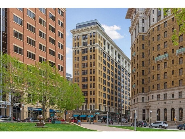 Building Photo - 350 St Peter St
