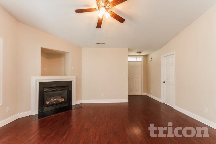 Building Photo - 10417 Hugue Way