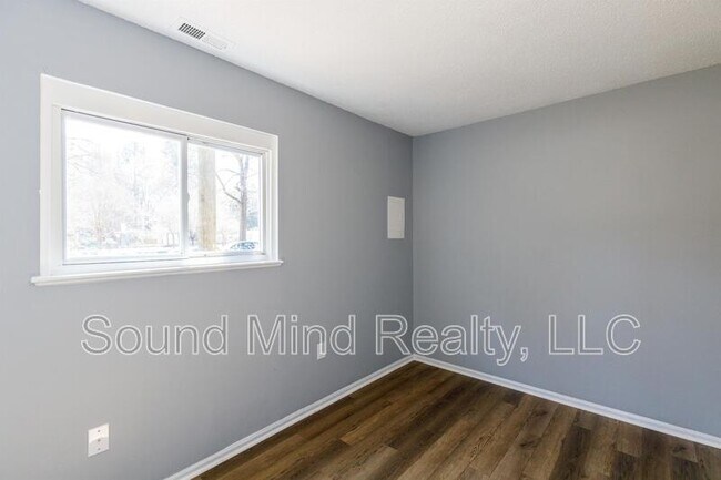 Building Photo - 2624 Sanderford Rd