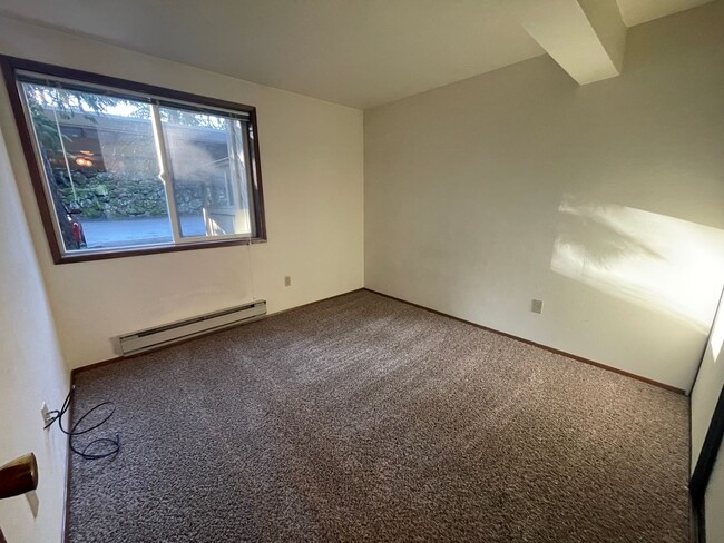 Building Photo - 2 BED 2 BATH SOUTHRIDGE CONDO