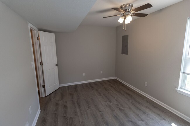 Building Photo - 1401-1403 Bodie Dr