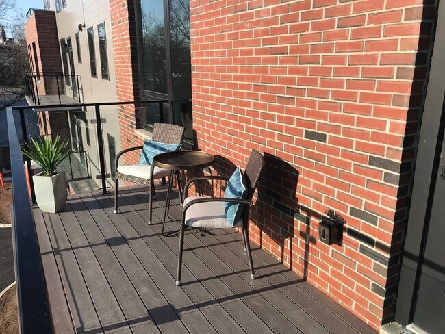 Building Photo - 1169 Adams St