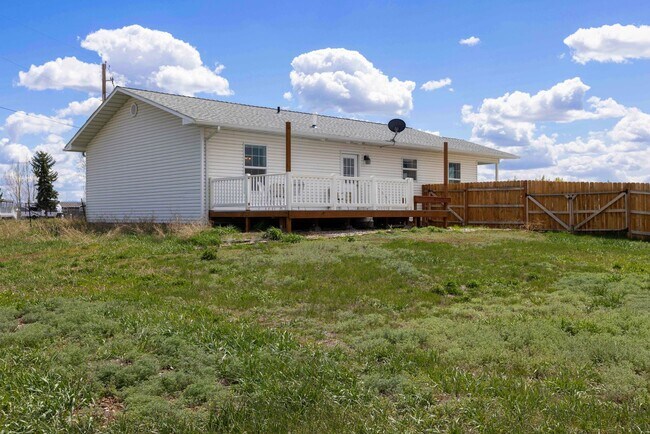Building Photo - 4 bed 2 bath Home in Idaho Falls