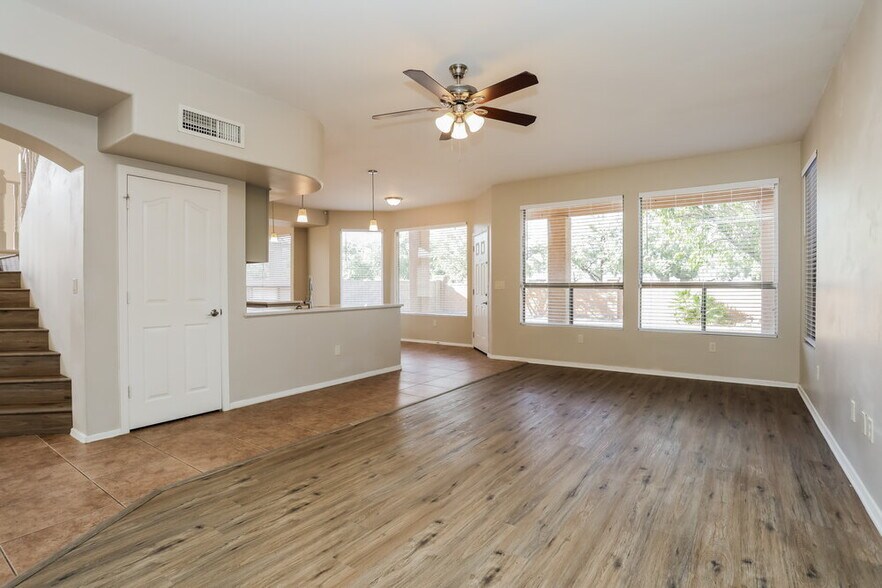 Building Photo - 355 E Camino Del Abeto