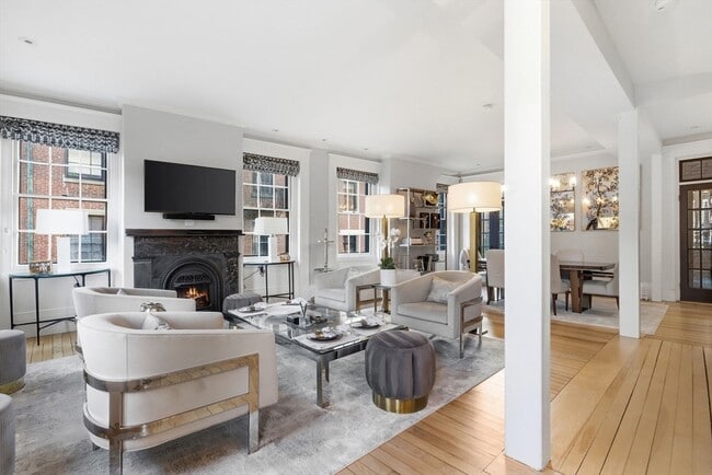 Building Photo - 50 River St