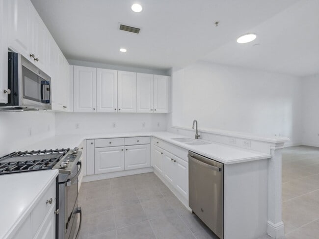 Building Photo - 9229#103