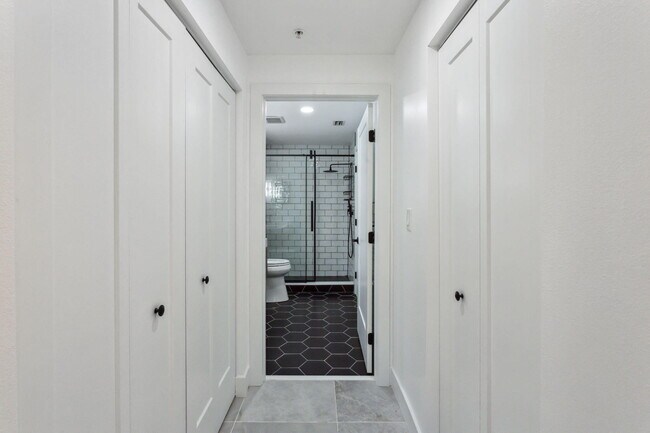 Building Photo - 250 NE 3rd Ave