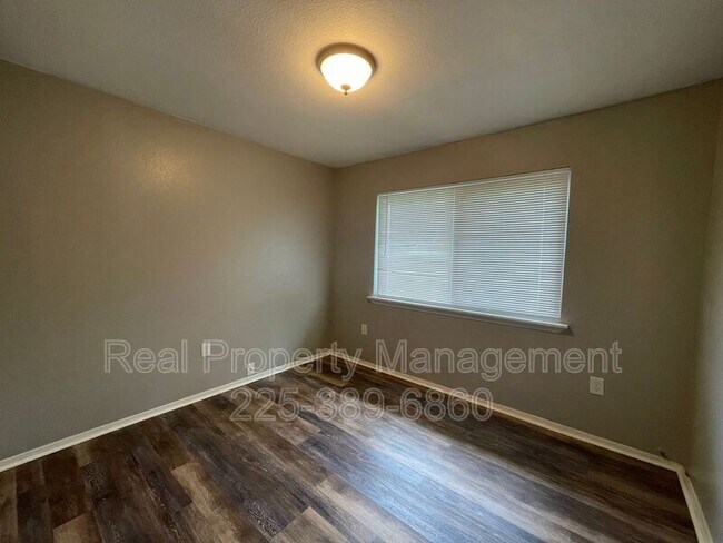 Building Photo - 4411 Baker Blvd