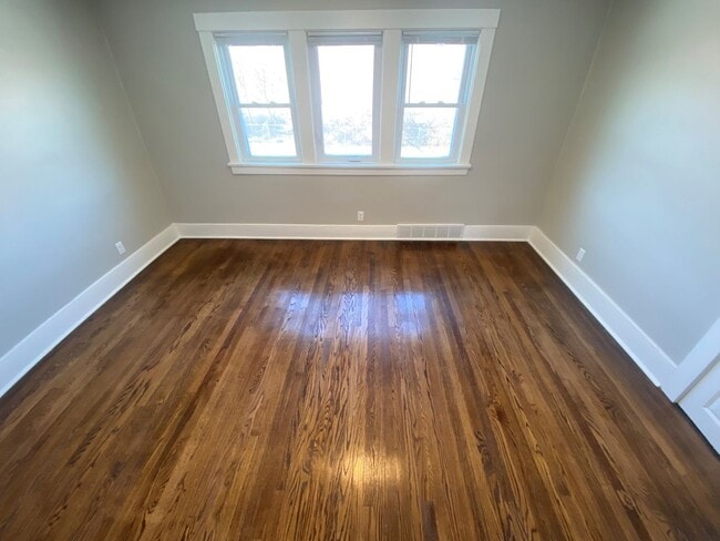 Building Photo - Newly Renovated 3 Bed 2 Bath Home