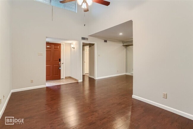 Building Photo - 16301 Ledgemont Ln