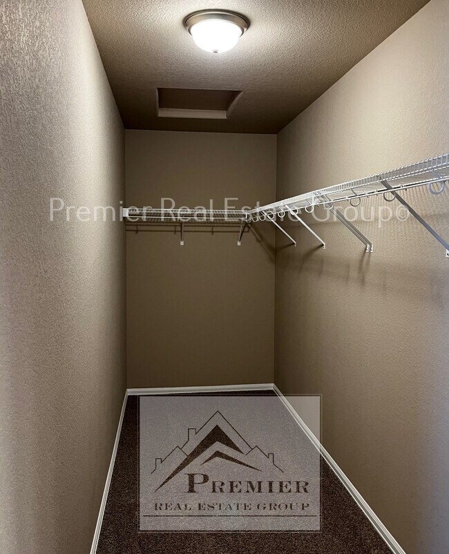 Building Photo - 7783 Sand Lake Heights