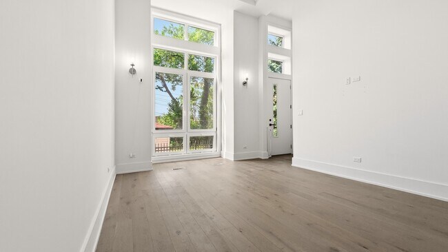 Building Photo - 6227 S Ellis Ave
