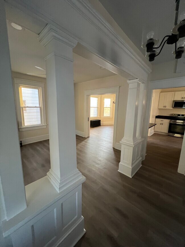 Building Photo - 815 Grove St