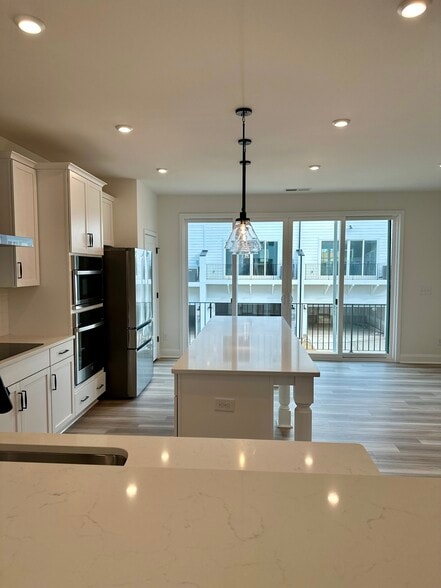 Kitchen - 3232 Drift St