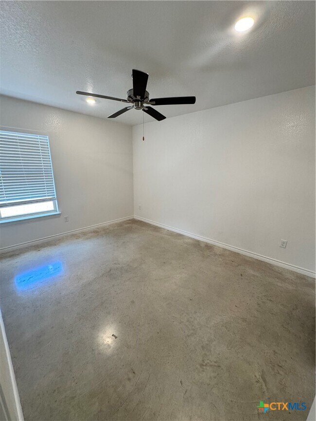Building Photo - 1274 Lehmann Dr