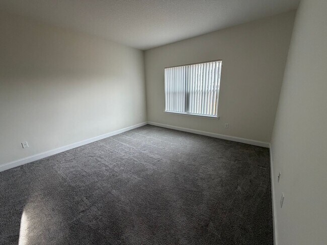 Building Photo - FOR RENT