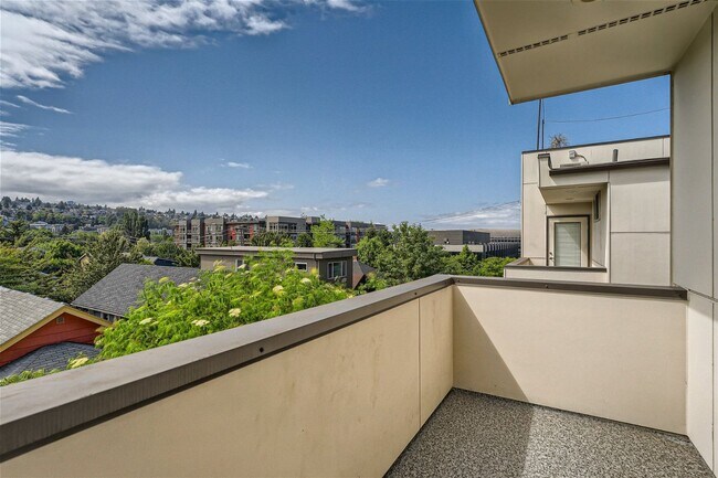 Building Photo - Modern West Seattle Townhome with Rooftop ...