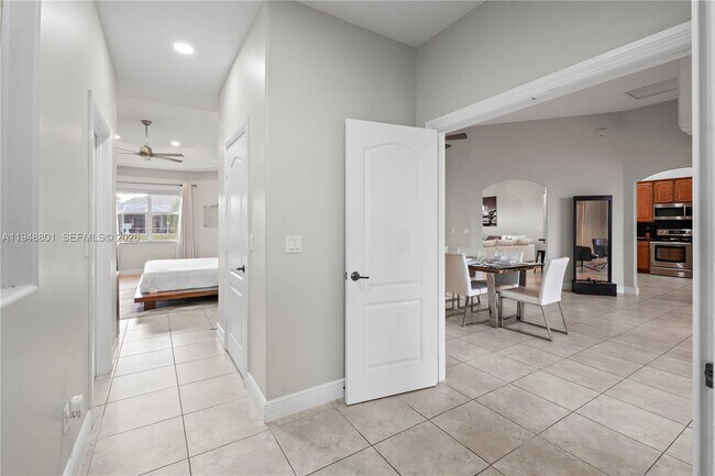 Building Photo - 315 SE Fisk Rd