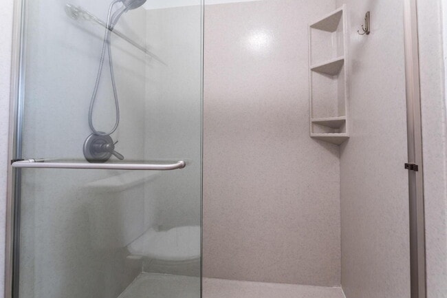 Building Photo - "Charming 3-Bed Oasis with 2 Full Baths in Vibrant Las Vegas - 1315 Sq Ft of Comfort!"