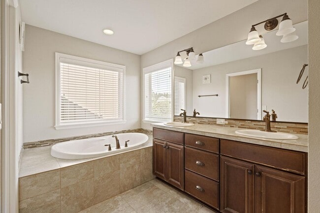 Building Photo - Spacious 4-bdrm/3-bath in North Bethany—Ga...